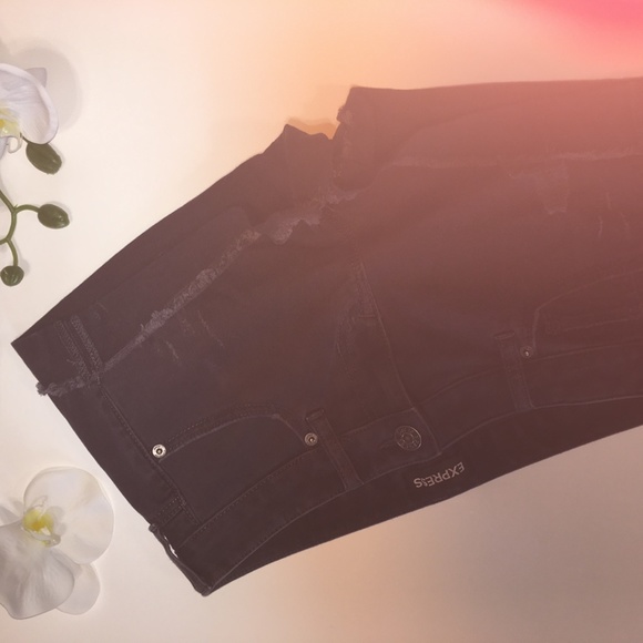 Express Shorts - Picture 3 of 5